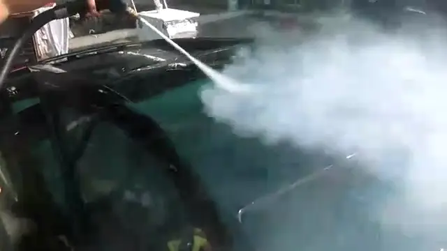 Fotograma de una demostración real de limpieza a vapor